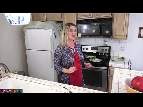 ❤️ Matrigna che lo munge in cucina prima del suo appuntamento Porno duro al it.bsglass.ru ️❤