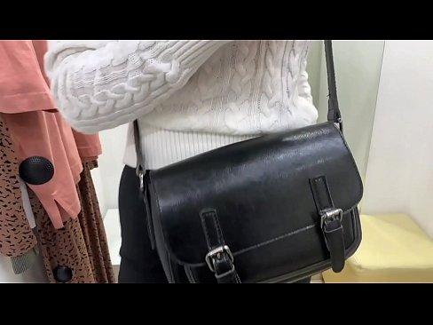 ❤️ Masturbazione pubblica della giovane cagna FeralBerry con un dildo nel camerino Porno duro al it.bsglass.ru ️❤